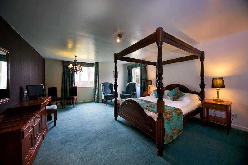Wild Boar Hotel Beeston  Экстерьер фото